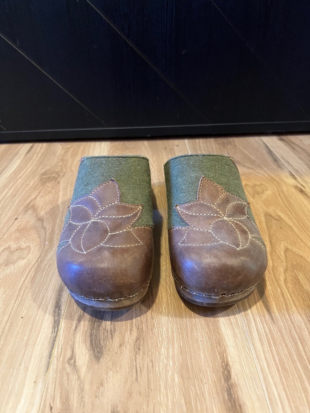 Sanita Clog-Green Felt with Brown Leather Floral Design-Size 39